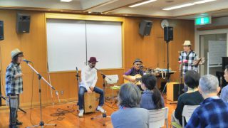 お散歩カフェ第3回「無礼面(ぶれいめん)」のライブ(1)